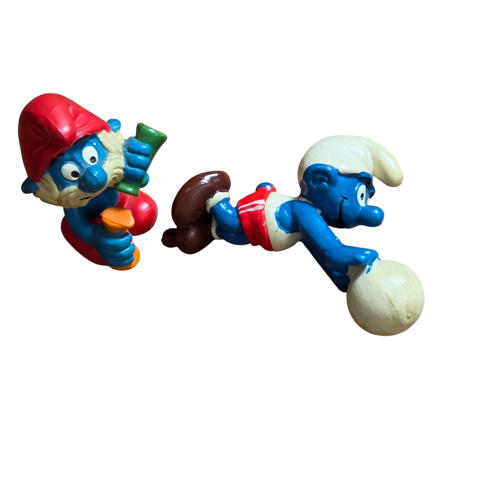 Vintage 1983 Peyo Schleich Laboratory Papa Smurf & Volleyball Smurfs Figure PVC